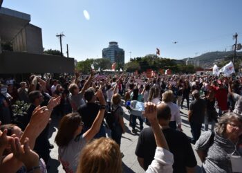 Cinco motivos para participar do ato contra PEC 38 na Alesc, dia 4 de novembro