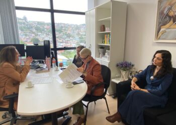 Mães atípicas reivindicam andamento da ampliação do auxílio-creche para dependentes com deficiência